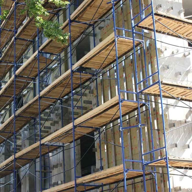 Сборка металлических лесов рамного и хомутового типа