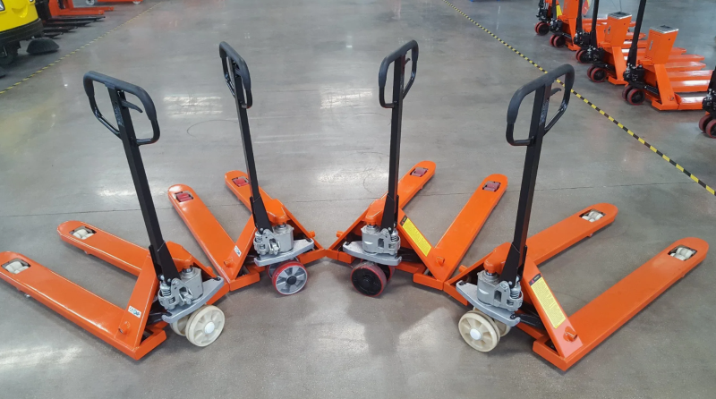 Гидравлическая тележка для склада: как выбрать подходящую модель